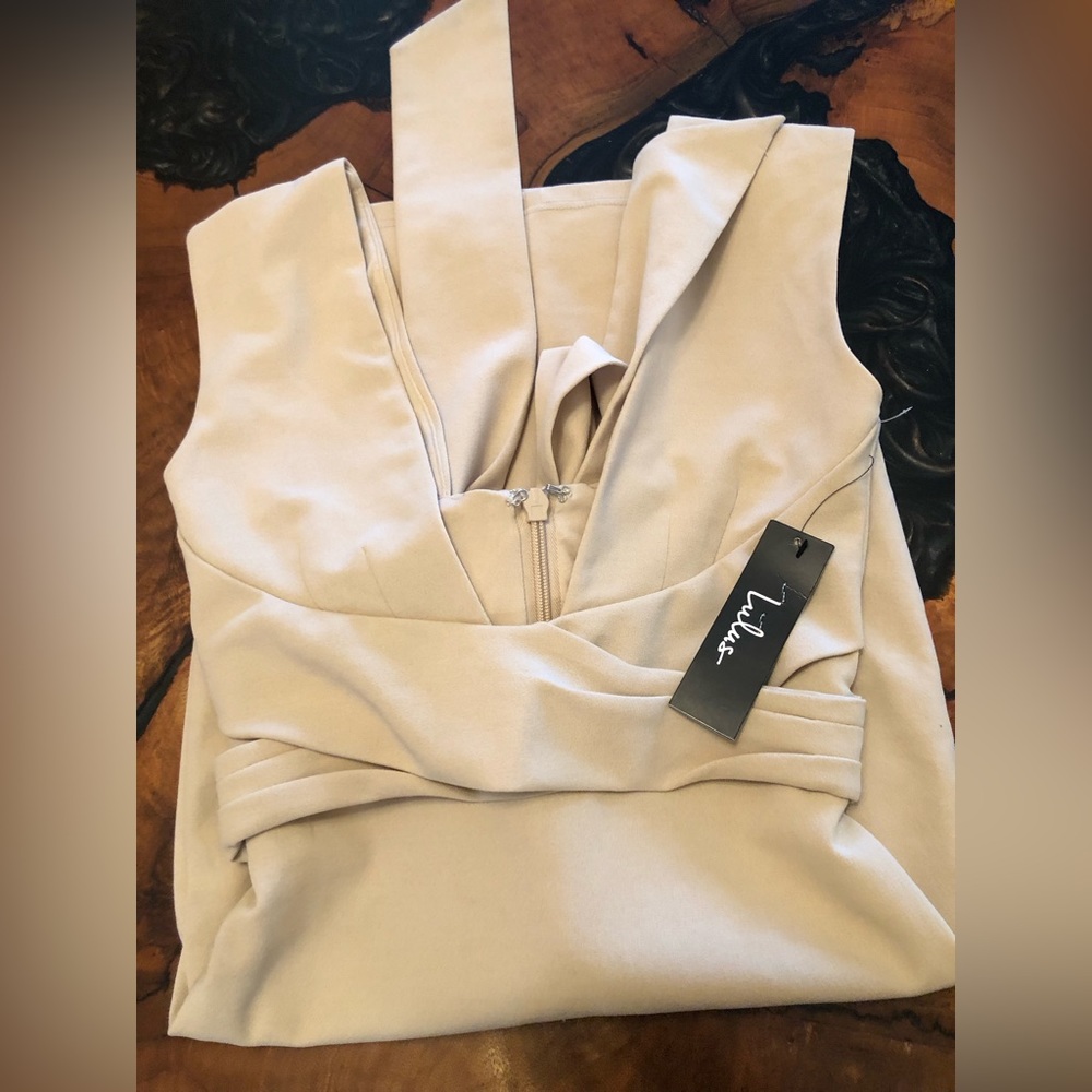 NWT lulu’s tie back bodycon dress